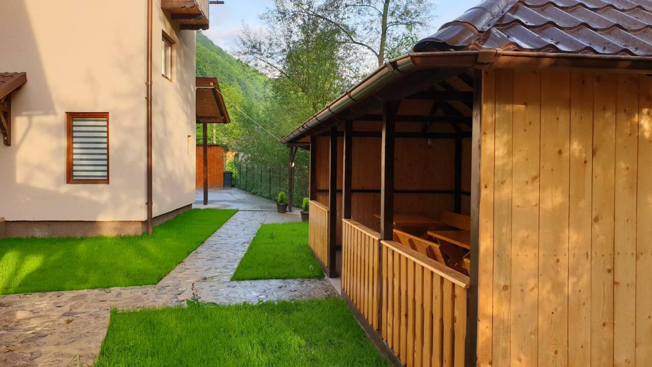 Pensiunea Petru Şugag Exteriör bild